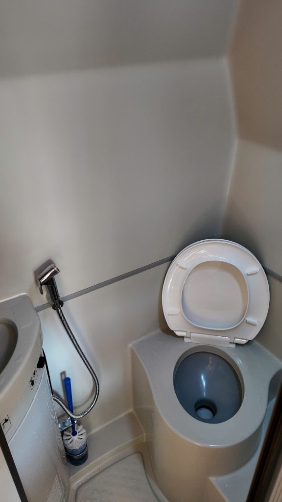 Xe cabin cung điện có wc trên xe